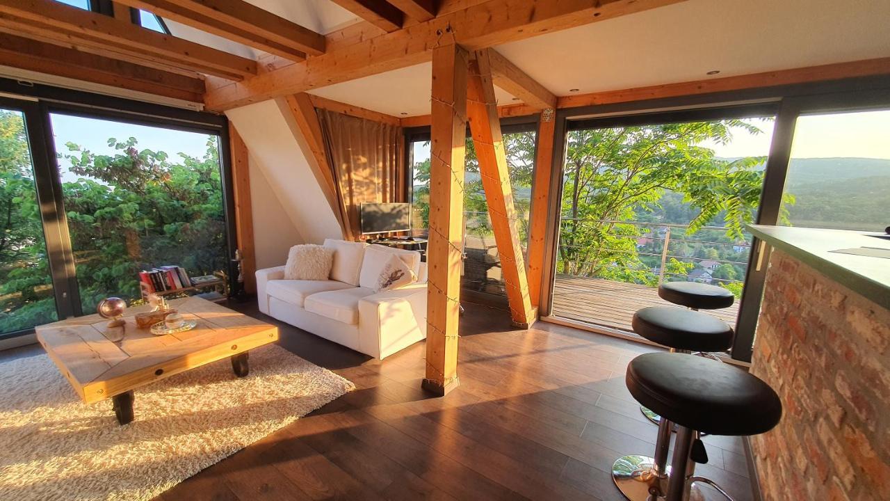 Modern Cottage, Views And A Jacuzzi Holiday home