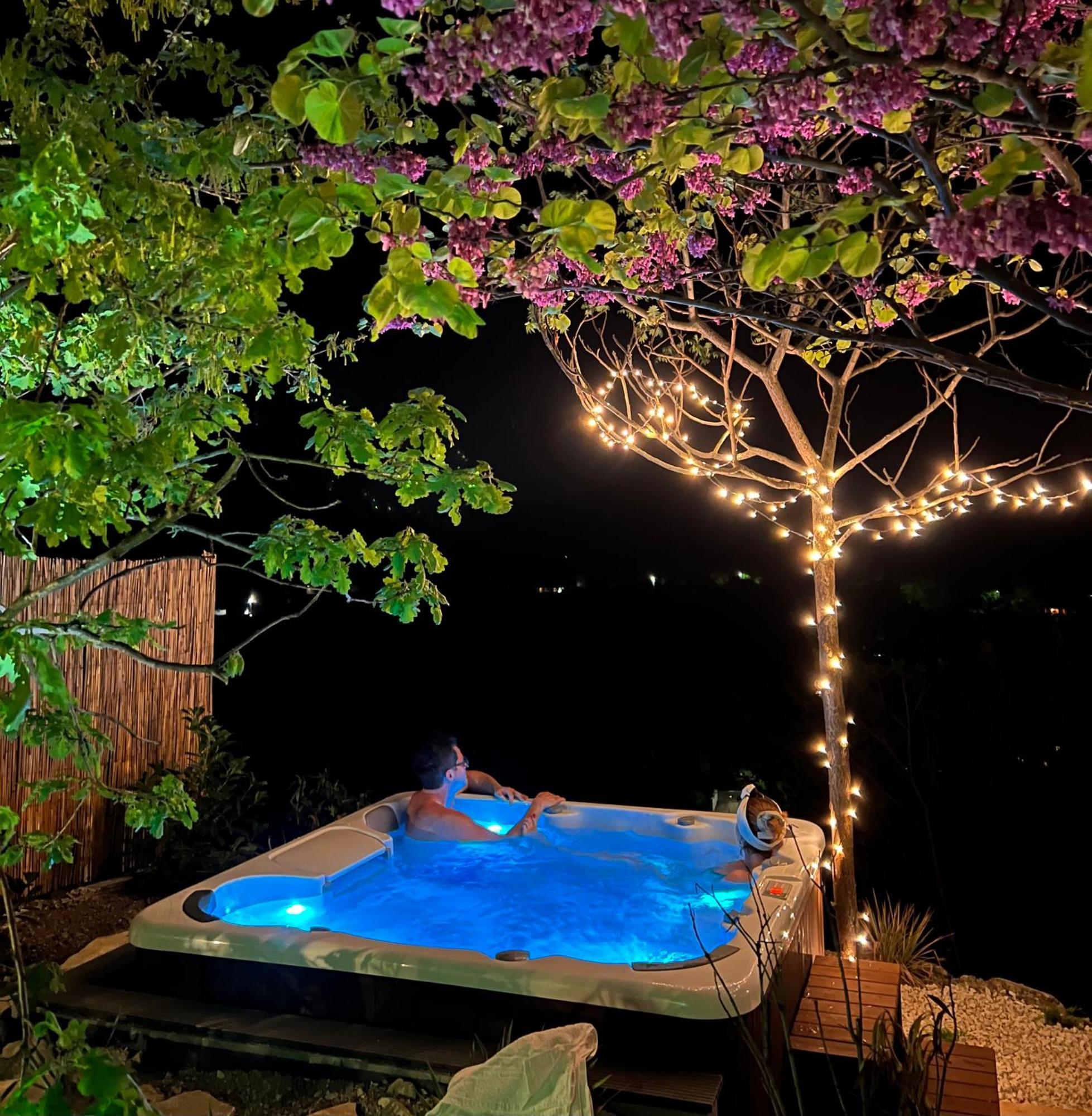 Modern Cottage, Views And A Jacuzzi * Pecs